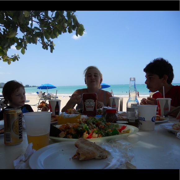 Meet your Posher, Nicole - Picture 5 of 8